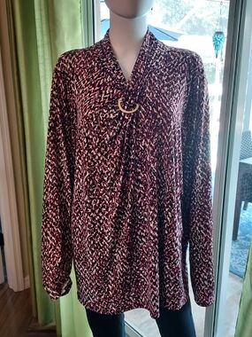Liz Claiborne Burgundy Patterned Long-Sleeve V-Neck Top with Ring Accent. 3XL